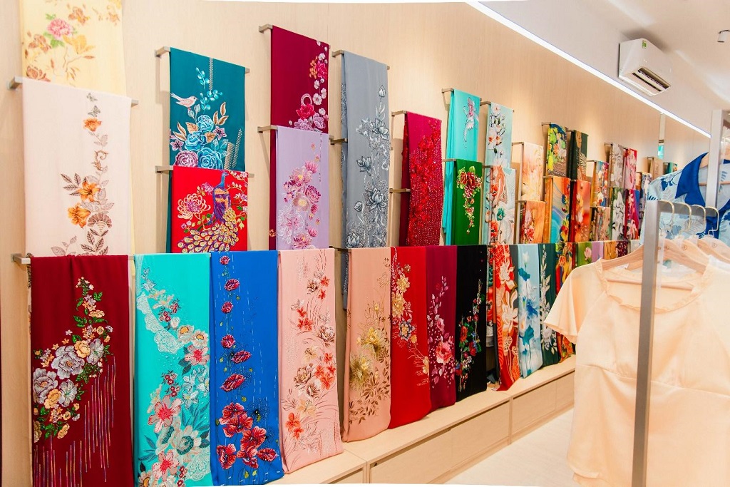 shop bán áo dài cho người lớn tuổi